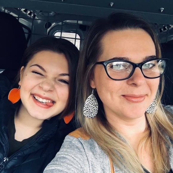 Meet your Posher, Donna - Picture 3 of 3